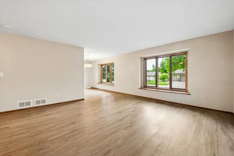 460 Oakhill Road Chaska MN 55318