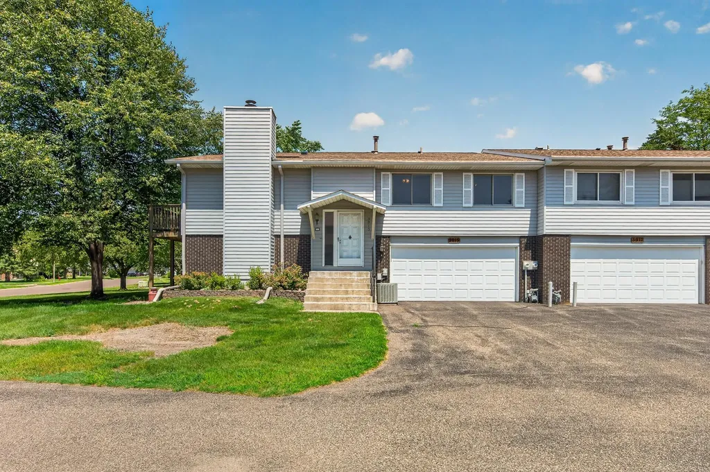 3915 Gershwin Avenue N Oakdale MN 55128