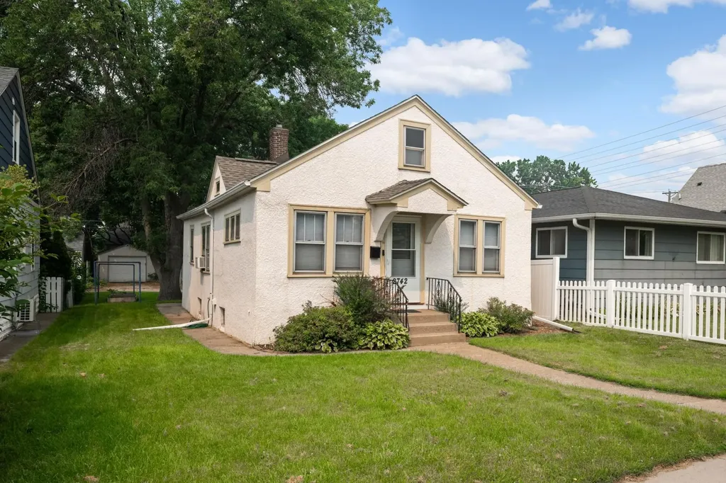 2742 Grand Street NE Minneapolis MN 55418
