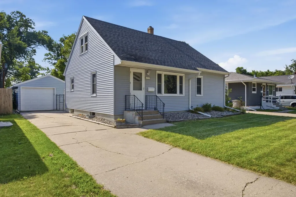 819 15th Street N Moorhead MN 56560