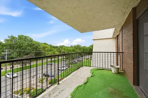 2455 Londin Lane E Maplewood MN 55119