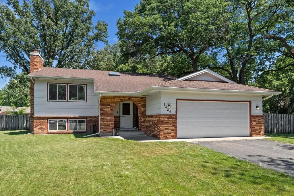 9529 Tyler Street NE Blaine MN 55434