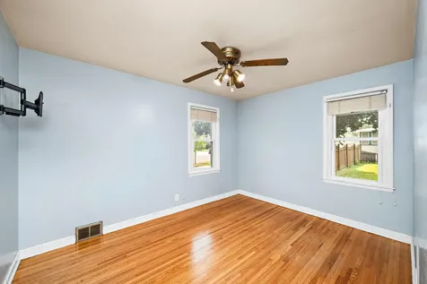 319 Annapolis Street E West Saint Paul MN 55118