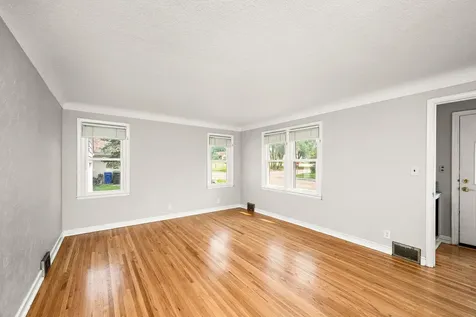 319 Annapolis Street E West Saint Paul MN 55118
