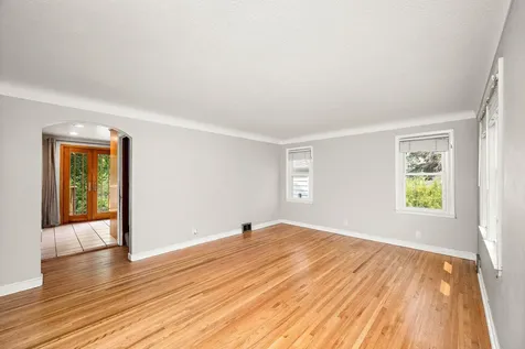 319 Annapolis Street E West Saint Paul MN 55118