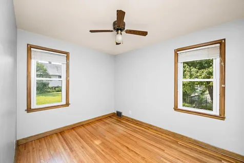 319 Annapolis Street E West Saint Paul MN 55118