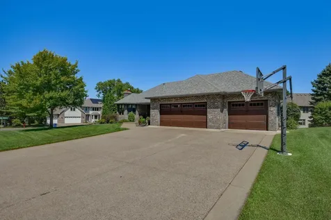 313 Wyndham Circle W New Brighton MN 55112