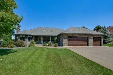 313 Wyndham Circle W New Brighton MN 55112