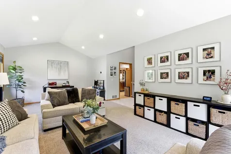 313 Wyndham Circle W New Brighton MN 55112