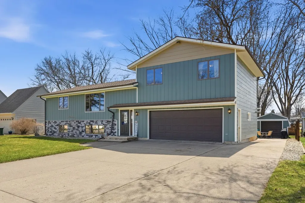 814 Craig Avenue SW Hutchinson MN 55350