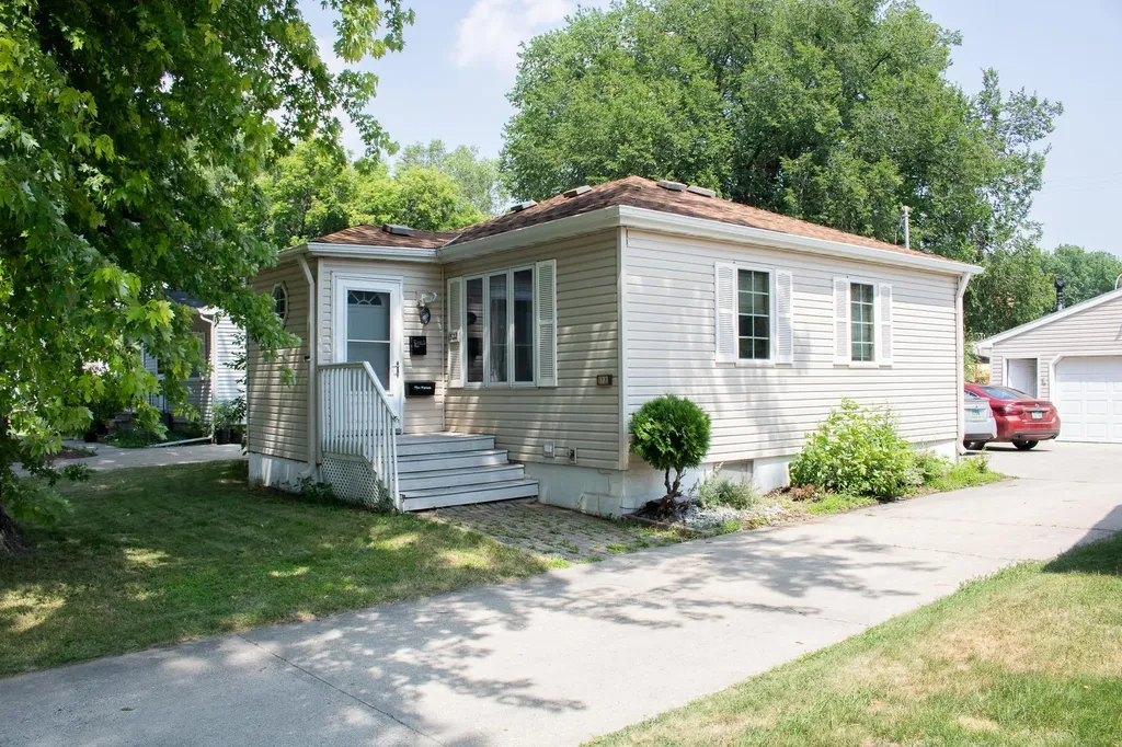 1522 13 1/2 Street S Fargo ND 58103