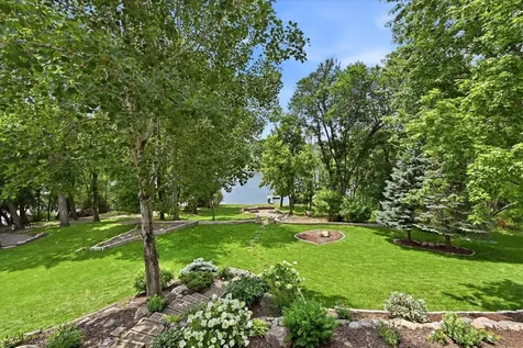 6690 Brenden Court Chanhassen MN 55317