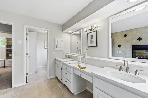 6690 Brenden Court Chanhassen MN 55317