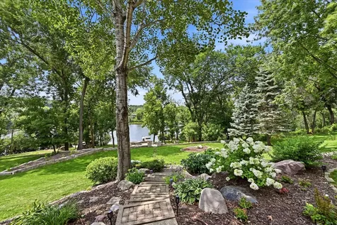 6690 Brenden Court Chanhassen MN 55317