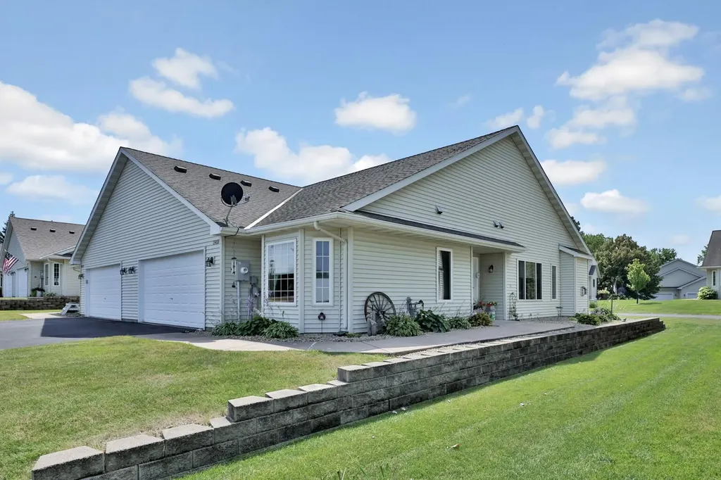 13433 Newlander Avenue Lindstrom MN 55045
