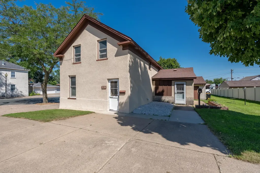 239 3rd Avenue W Shakopee MN 55379