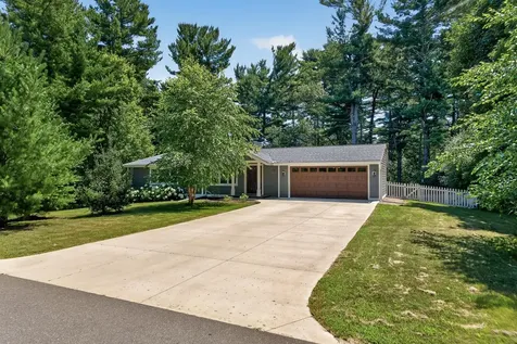 13 Overlook Road Dellwood MN 55110