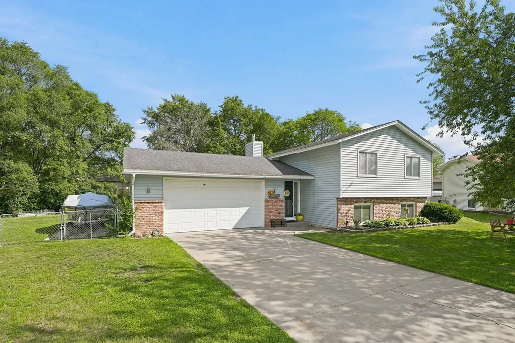 7327 74th Way N Brooklyn Park MN 55428