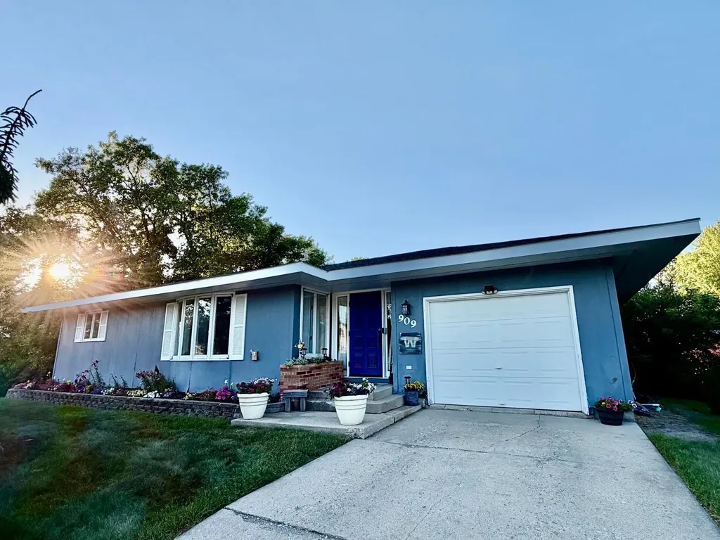 909 2nd Street NE Roseau MN 56751
