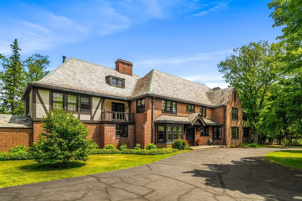 415 N Hawthorne Road Duluth MN 55812