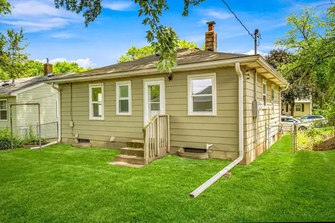 285 Hazelwood Street Saint Paul MN 55106