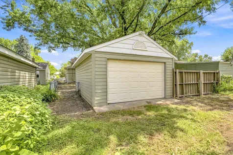 285 Hazelwood Street Saint Paul MN 55106