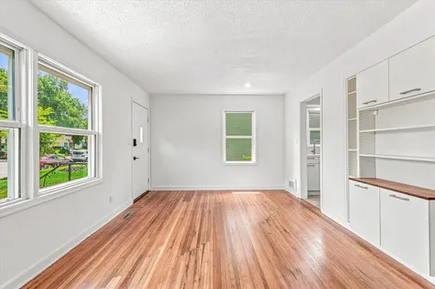 285 Hazelwood Street Saint Paul MN 55106