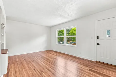 285 Hazelwood Street Saint Paul MN 55106