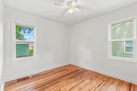 285 Hazelwood Street Saint Paul MN 55106