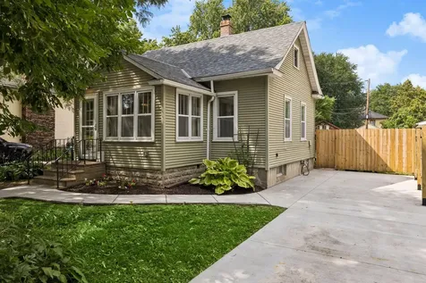 299 Sidney Street W Saint Paul MN 55107