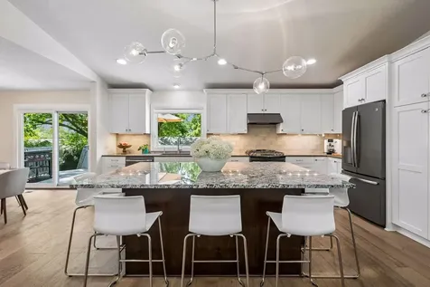 7204 Glouchester Drive Edina MN 55435