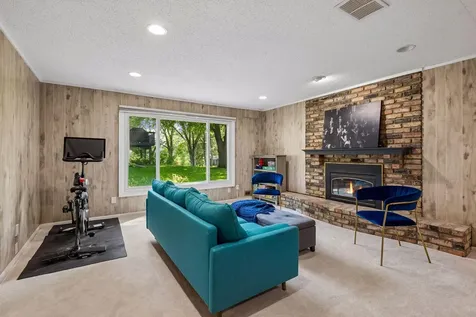 7204 Glouchester Drive Edina MN 55435