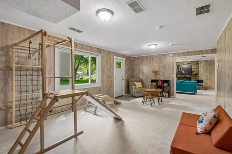 7204 Glouchester Drive Edina MN 55435