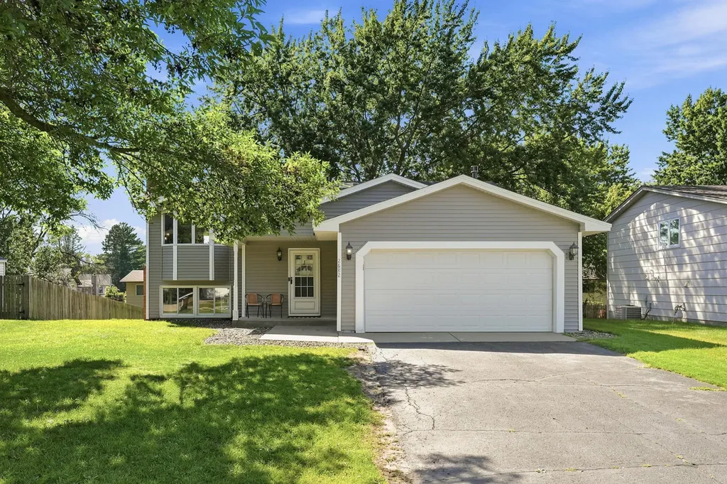 2682 Guthrie Avenue N Oakdale MN 55128