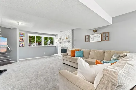 2682 Guthrie Avenue N Oakdale MN 55128