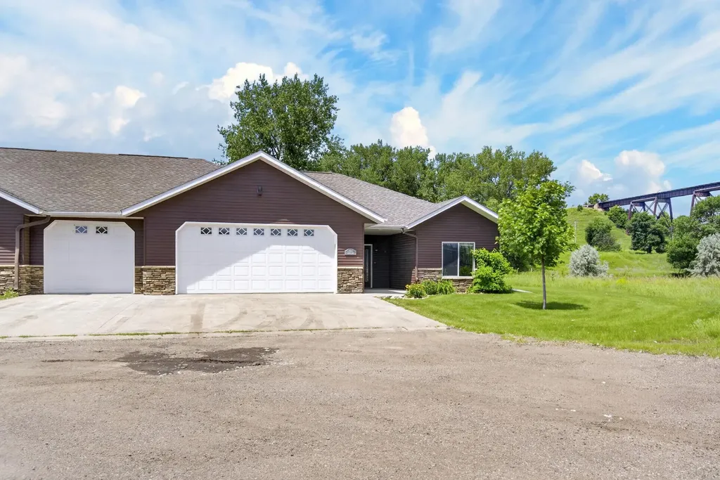 523 Legacy Lane Valley City ND 58072