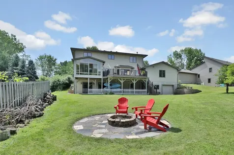 987 Demont Avenue E Maplewood MN 55109