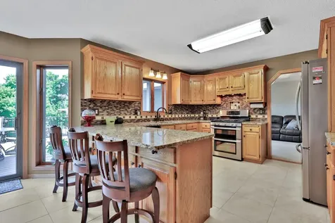 987 Demont Avenue E Maplewood MN 55109