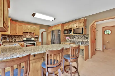 987 Demont Avenue E Maplewood MN 55109