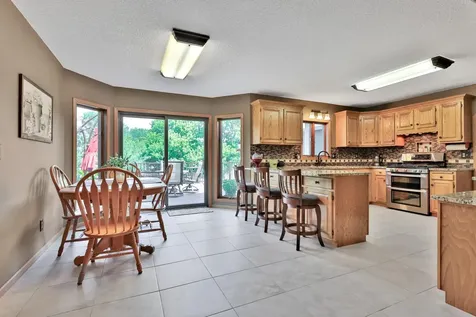 987 Demont Avenue E Maplewood MN 55109