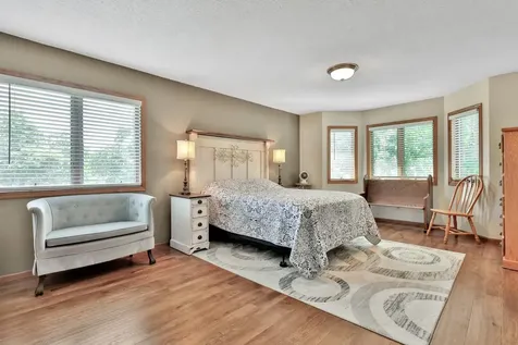 987 Demont Avenue E Maplewood MN 55109