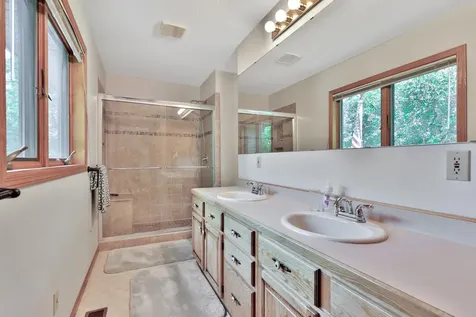 987 Demont Avenue E Maplewood MN 55109