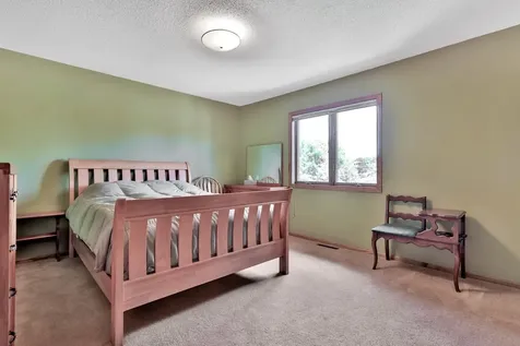 987 Demont Avenue E Maplewood MN 55109