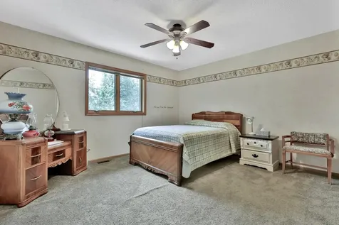 987 Demont Avenue E Maplewood MN 55109