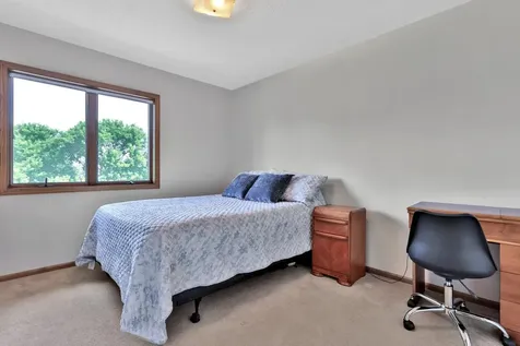 987 Demont Avenue E Maplewood MN 55109