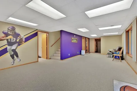 987 Demont Avenue E Maplewood MN 55109