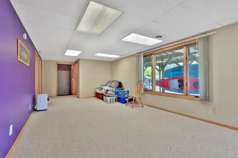 987 Demont Avenue E Maplewood MN 55109