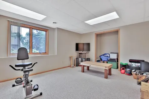 987 Demont Avenue E Maplewood MN 55109