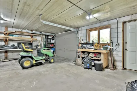 987 Demont Avenue E Maplewood MN 55109