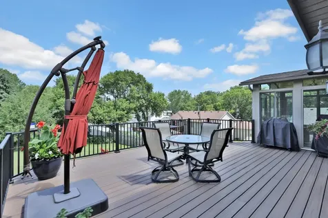 987 Demont Avenue E Maplewood MN 55109